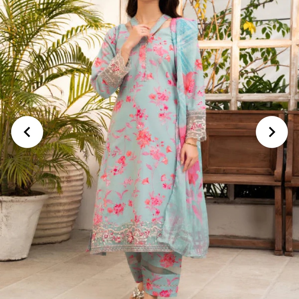 Floral Embroidered Kurta Set